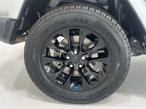 Used 2023 Jeep Wrangler Unlimited Sahara w/ Cold Weather Group AWD/4WD image 10