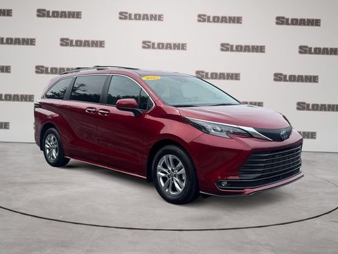 Used 2025 Toyota Sienna XLE w/ XLE Plus Package AWD/4WD image 7