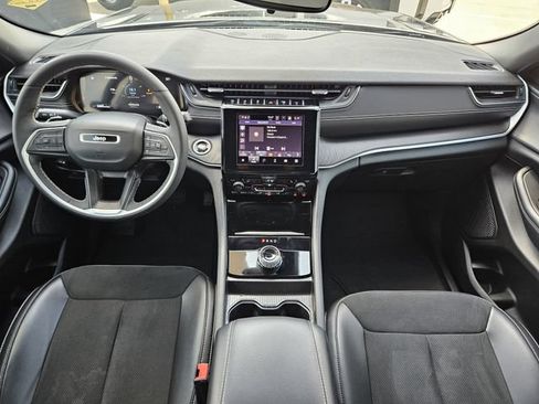 Used 2024 Jeep Grand Cherokee Altitude AWD/4WD image 9