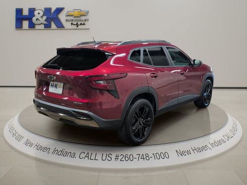Used 2024 Chevrolet Trax ACTIV w/ Sunroof Package FWD image 6