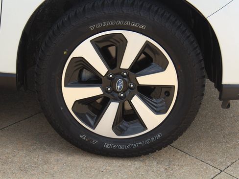 Used 2017 Subaru Forester 2.5i w/ Alloy Wheel Package AWD/4WD image 3