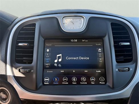 Used 2019 Chrysler 300 Limited image 16