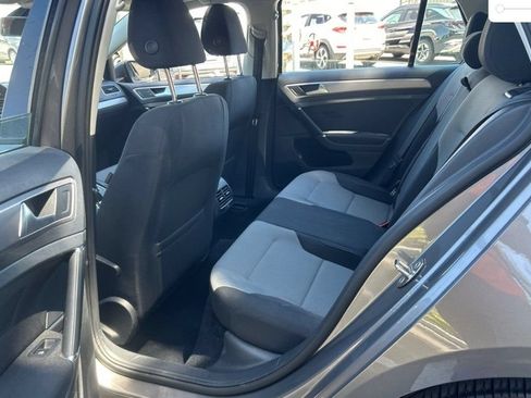 Used 2016 Volkswagen e-Golf SE FWD image 4