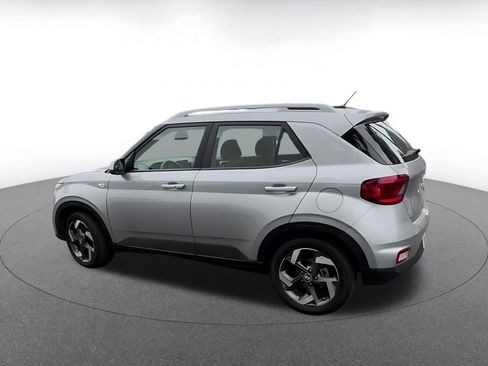 Used 2025 Hyundai Venue SEL FWD image 10
