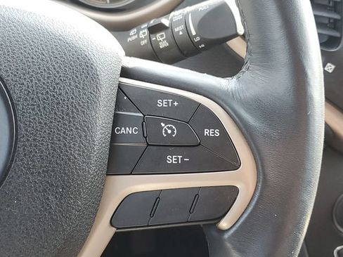 Used 2016 Jeep Cherokee Latitude w/ Safety/Convenience Group FWD image 22