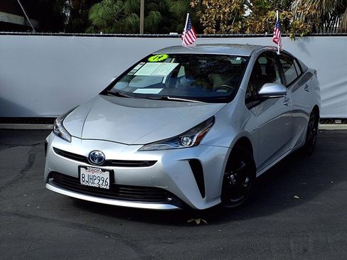 Certified 2019 Toyota Prius XLE image 26