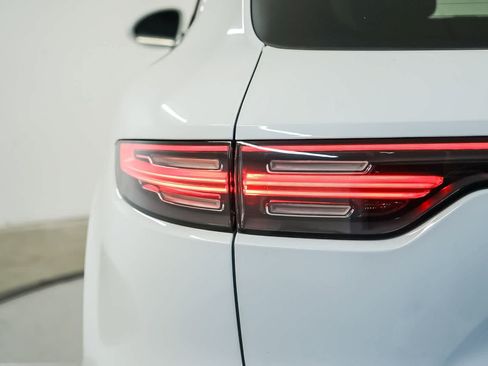 Certified 2023 Porsche Cayenne AWD/4WD image 11