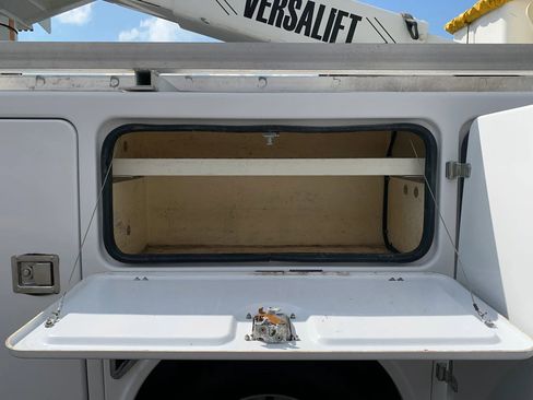 Used 2012 Ford F550 4x4 Regular Cab Super Duty w/ Payload Upgrade Pkg image 26
