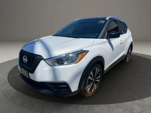 Used 2020 Nissan Kicks SV FWD image 1