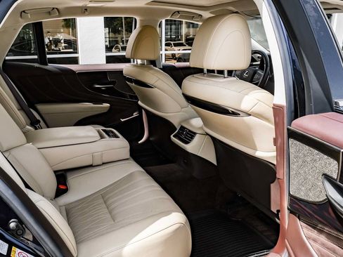 Used 2019 Lexus LS 500 w/ Interior Upgrade Package RWD image 38