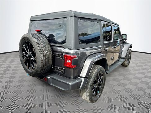 Used 2022 Jeep Wrangler Unlimited Sahara image 6
