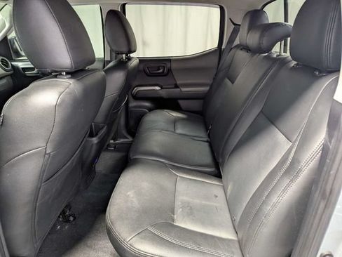 Used 2020 Toyota Tacoma SR5 RWD image 9