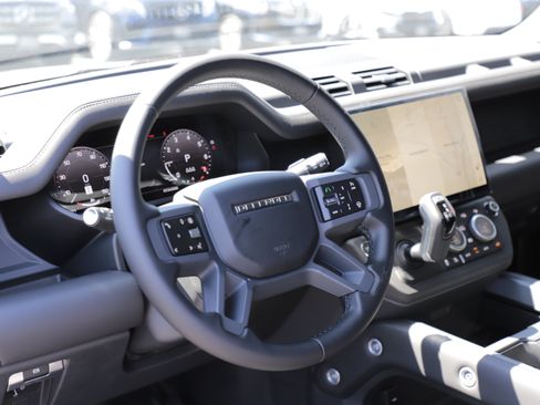 New 2026 Land Rover Defender 90 X-Dynamic SE AWD/4WD image 12