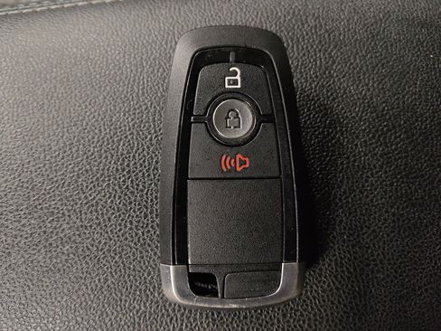 Used 2020 Ford Escape SE image 32