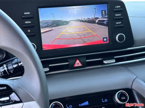 Used 2021 Hyundai Elantra SEL FWD image 27