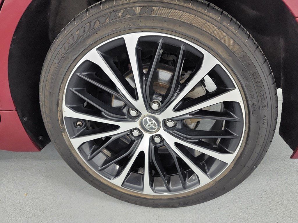 Used 2018 Toyota Camry SE FWD image 11