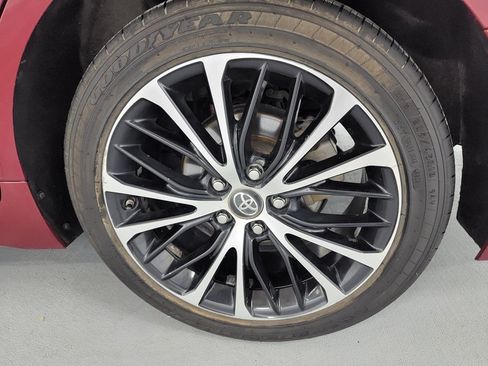 Used 2018 Toyota Camry SE FWD image 11
