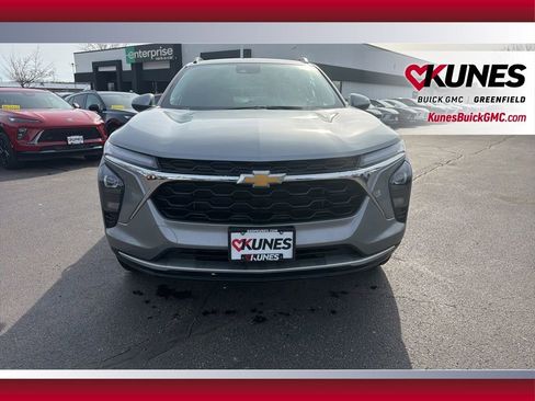 Used 2025 Chevrolet Trax LT image 13