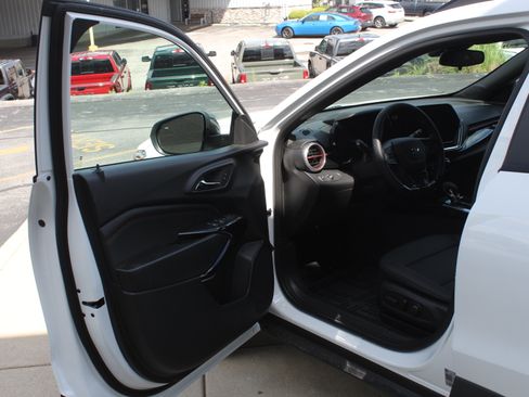 New 2026 Chevrolet Trax RS w/ Sunroof Package FWD image 8