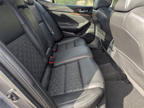 Used 2018 Nissan Maxima Platinum image 17