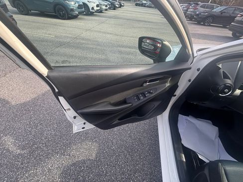 Used 2017 Toyota Yaris iA image 34