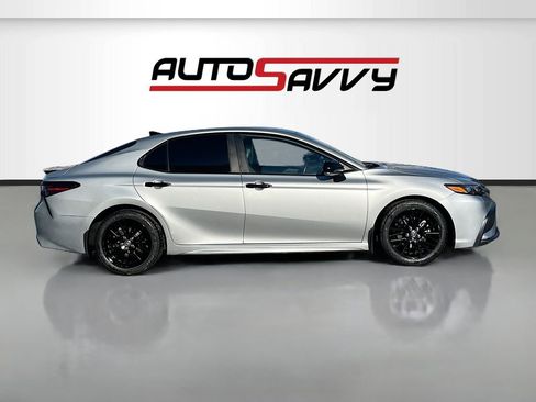Used 2022 Toyota Camry SE w/ Carpet Mat Package (TMS) AWD/4WD image 8