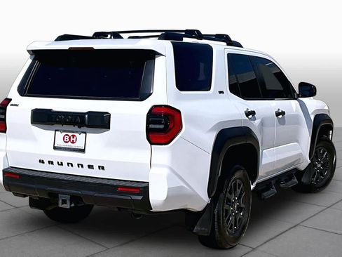 Used 2025 Toyota 4Runner SR5 AWD/4WD image 12