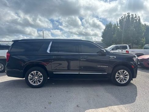 Used 2023 GMC Yukon XL SLT w/ SLT Luxury Package RWD image 4