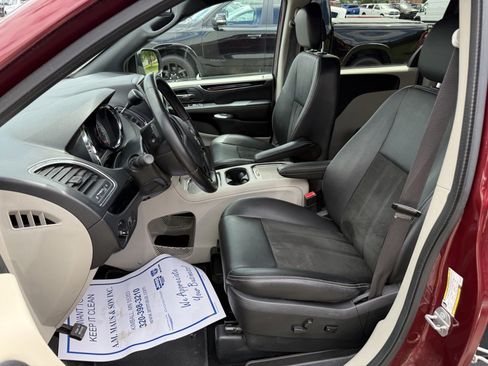 Used 2019 Dodge Grand Caravan SXT FWD image 10