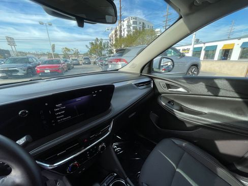 Used 2025 Buick Encore GX Preferred image 35