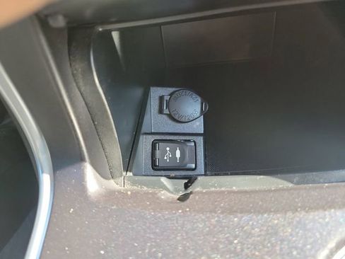 Used 2017 Toyota Camry LE FWD image 28