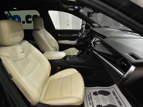 Used 2023 Cadillac XT6 Sport w/ Technology Package AWD/4WD image 17