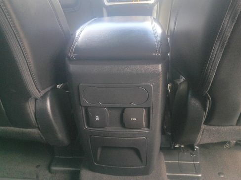 Used 2023 Ford Explorer XLT w/ Equipment Group 202A RWD image 9