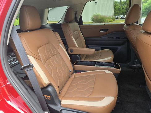 New 2026 Nissan Pathfinder Platinum AWD/4WD image 14