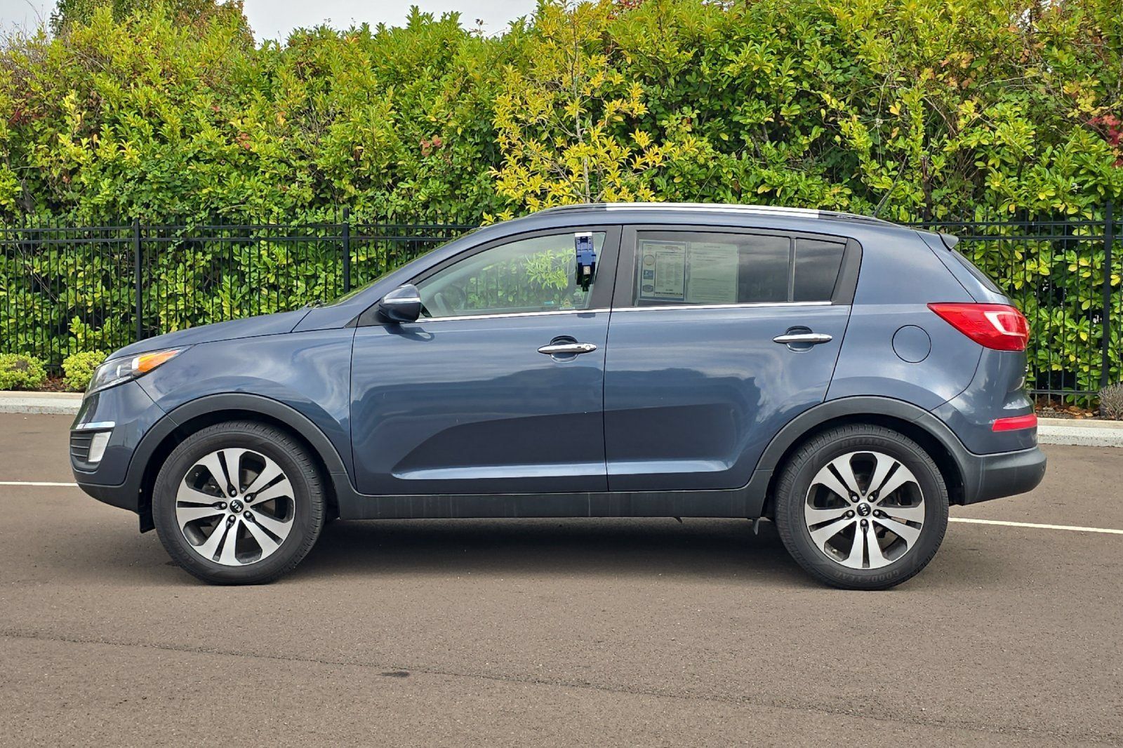 Used 2011 Kia Sportage EX w/ Premium Pkg w/Leather Seats AWD/4WD image 7