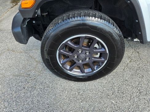 Used 2023 Jeep Gladiator Overland image 9
