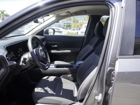 Used 2025 Nissan Kicks SV w/ Charging Package FWD image 14