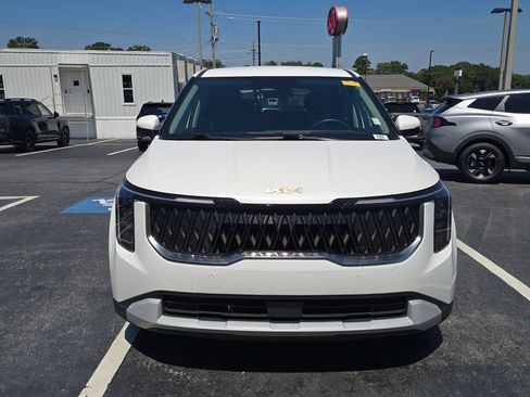 Certified 2025 Kia Carnival FWD image 2