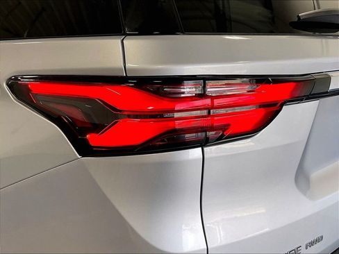 Used 2022 Chevrolet Traverse LS AWD/4WD image 34