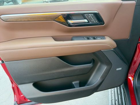 New 2026 Chevrolet Suburban High Country AWD/4WD image 19
