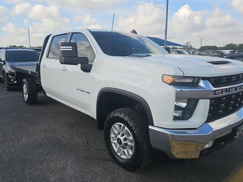 Used 2022 Chevrolet Silverado 2500 LT w/ Convenience Package image 2