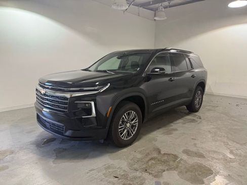 Certified 2025 Chevrolet Traverse LT image 3