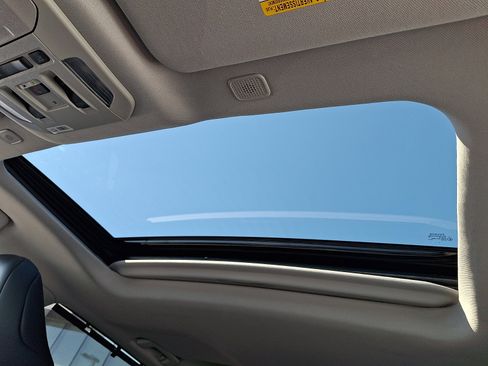 Used 2025 Toyota Highlander XLE image 15