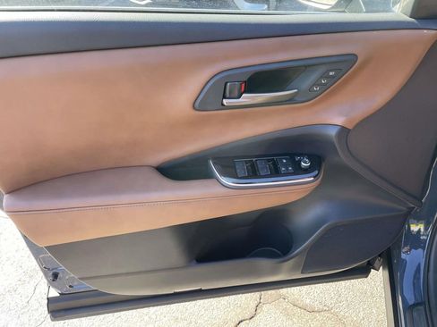 Used 2025 Toyota Crown Signia image 27