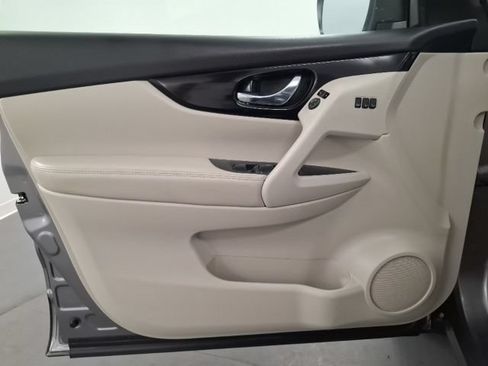 Used 2022 Nissan Rogue Sport SV w/ Technology Package FWD image 12