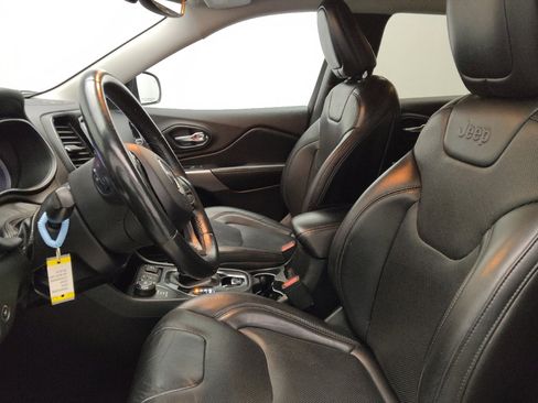 Used 2019 Jeep Cherokee Limited image 17