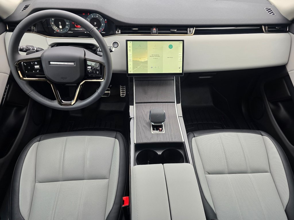 Used 2024 Land Rover Range Rover Evoque Dynamic SE AWD/4WD image 18
