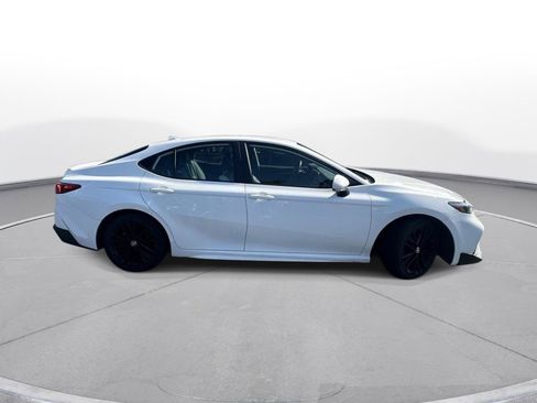 Used 2025 Toyota Camry SE FWD image 5