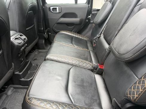 Used 2023 Jeep Wrangler Unlimited Sahara AWD/4WD image 11