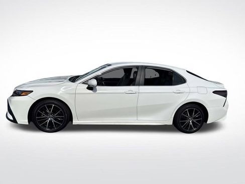 Used 2024 Toyota Camry SE image 2